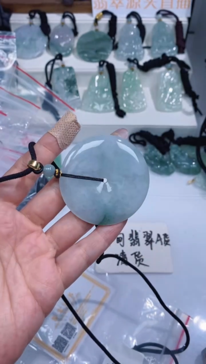 颈饰未镶嵌翡翠吊坠
