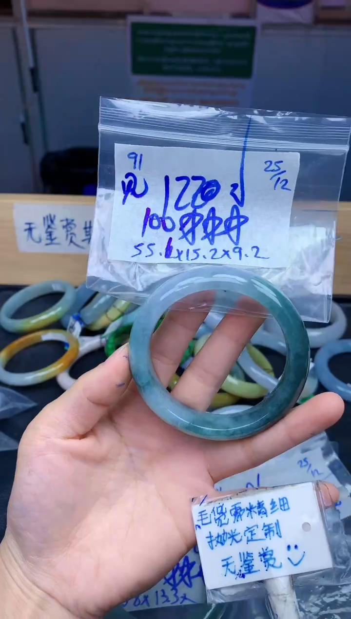 未镶嵌定制翡翠遇*91毛货需精细抛光挂件多样性拍一发一