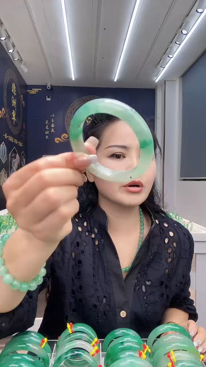 石英质玉手镯未镶嵌20