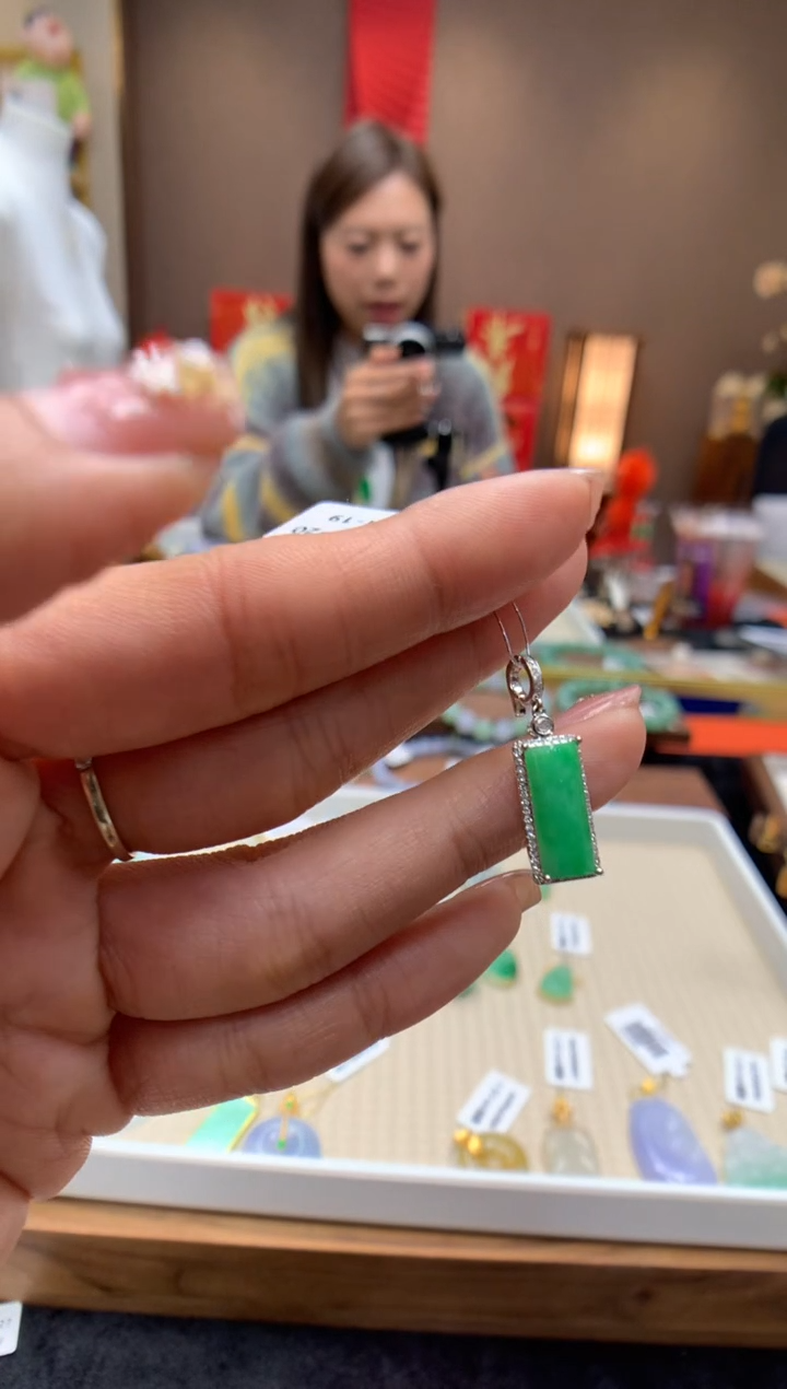 【闪购商品】翡翠颈饰18K金镶嵌无事牌