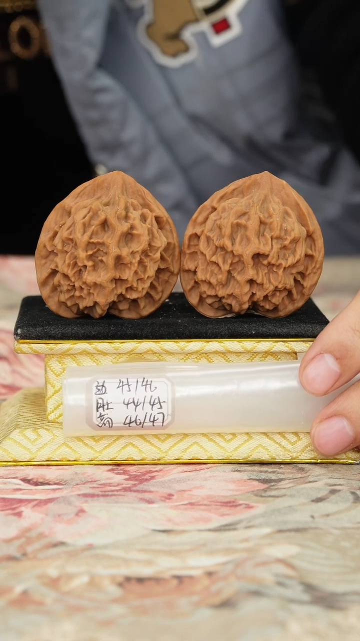 【闪购商品】文玩核桃把件大花官帽