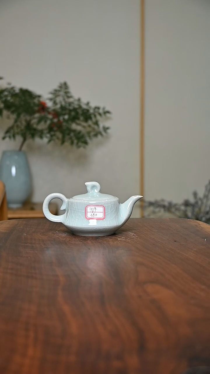 38#凤首壶 粉青釉 微瑕 朱家汝窑款