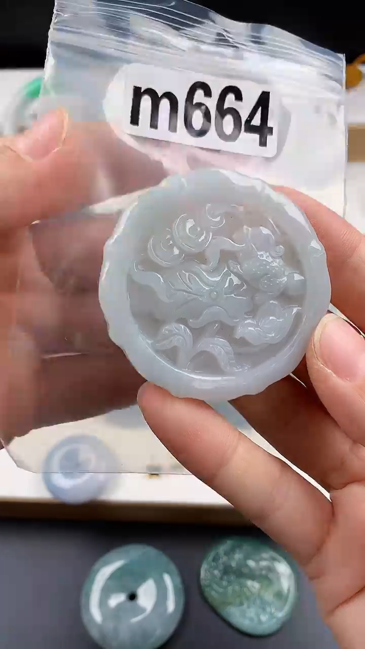 颈饰未镶嵌翡翠天然翡翠吊坠挂件