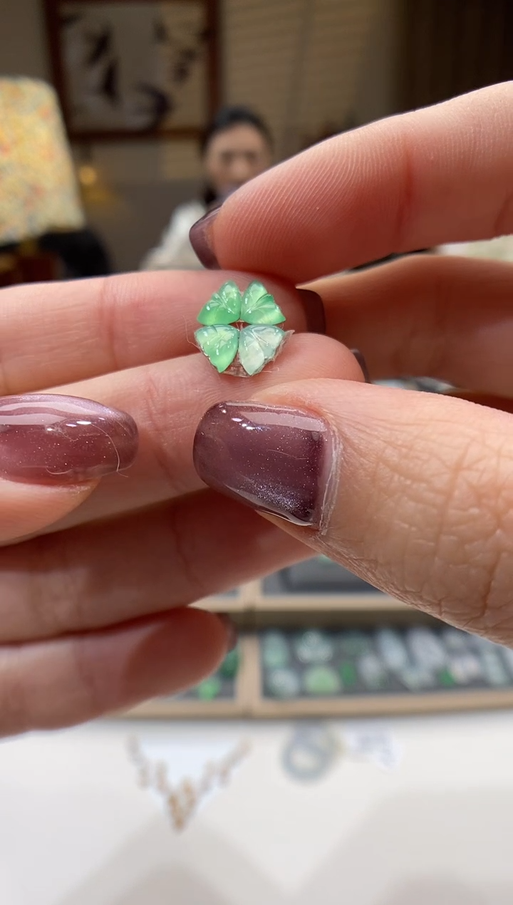 【闪购商品】翡翠颈饰未镶嵌蝴蝶