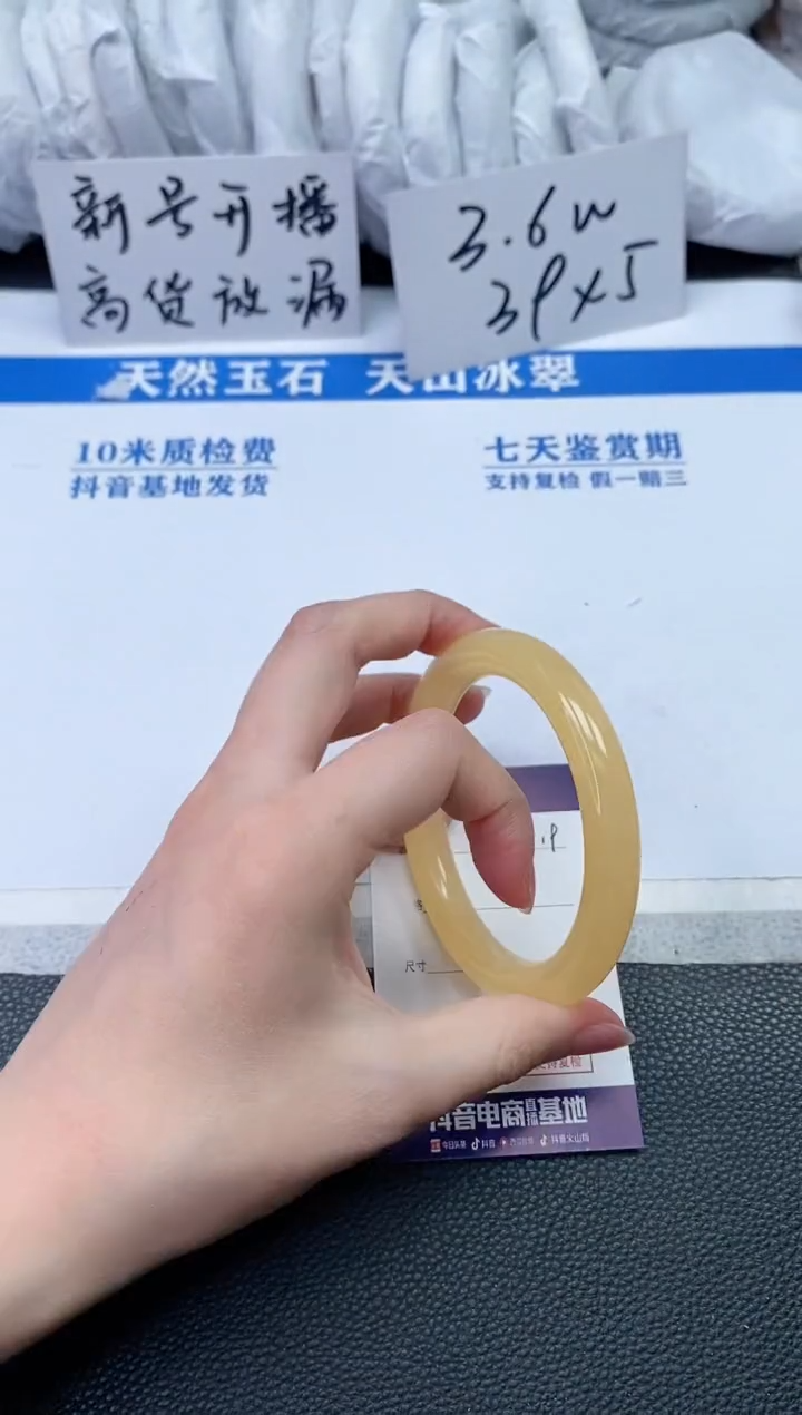 【闪购商品】石英质玉手镯未镶嵌Q719