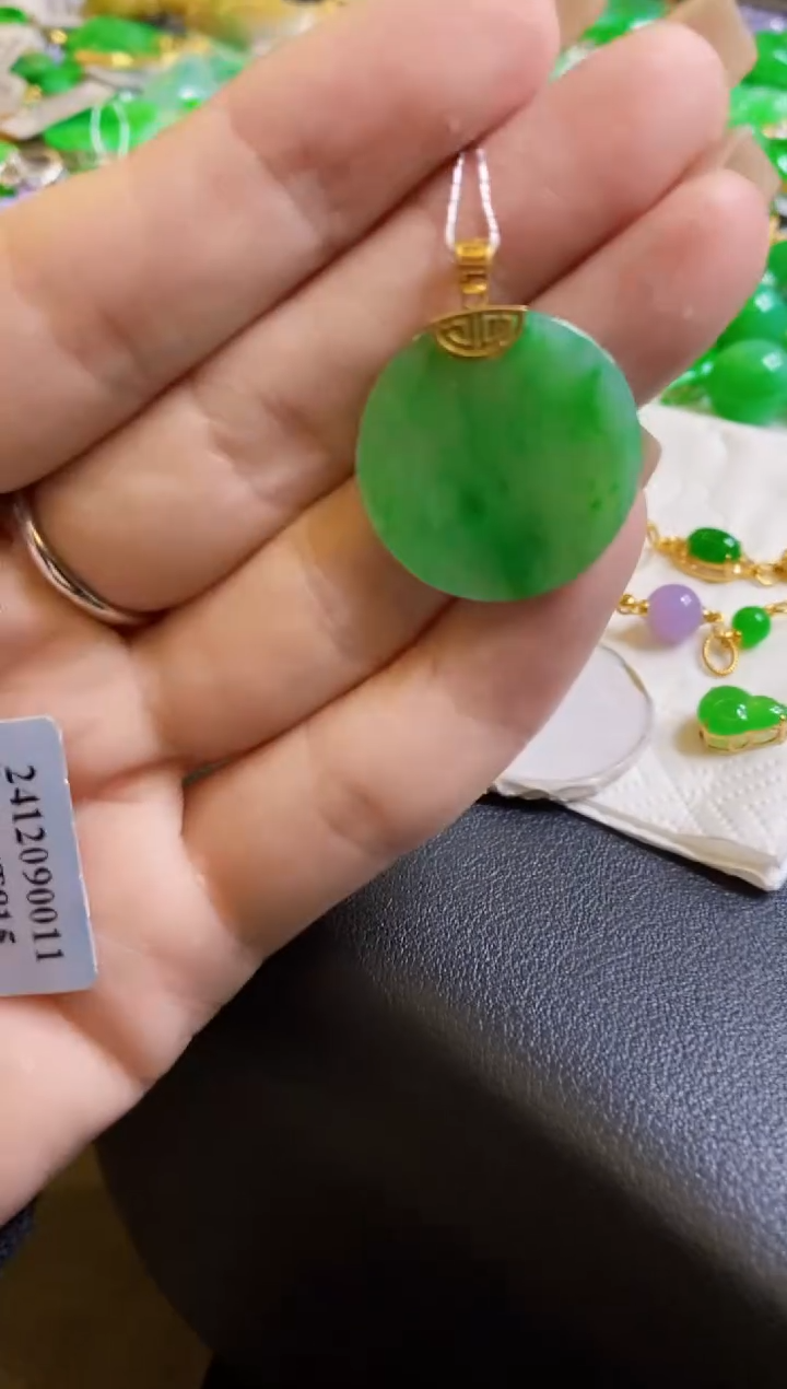 【闪购商品】定制翡翠18K金镶嵌吊坠