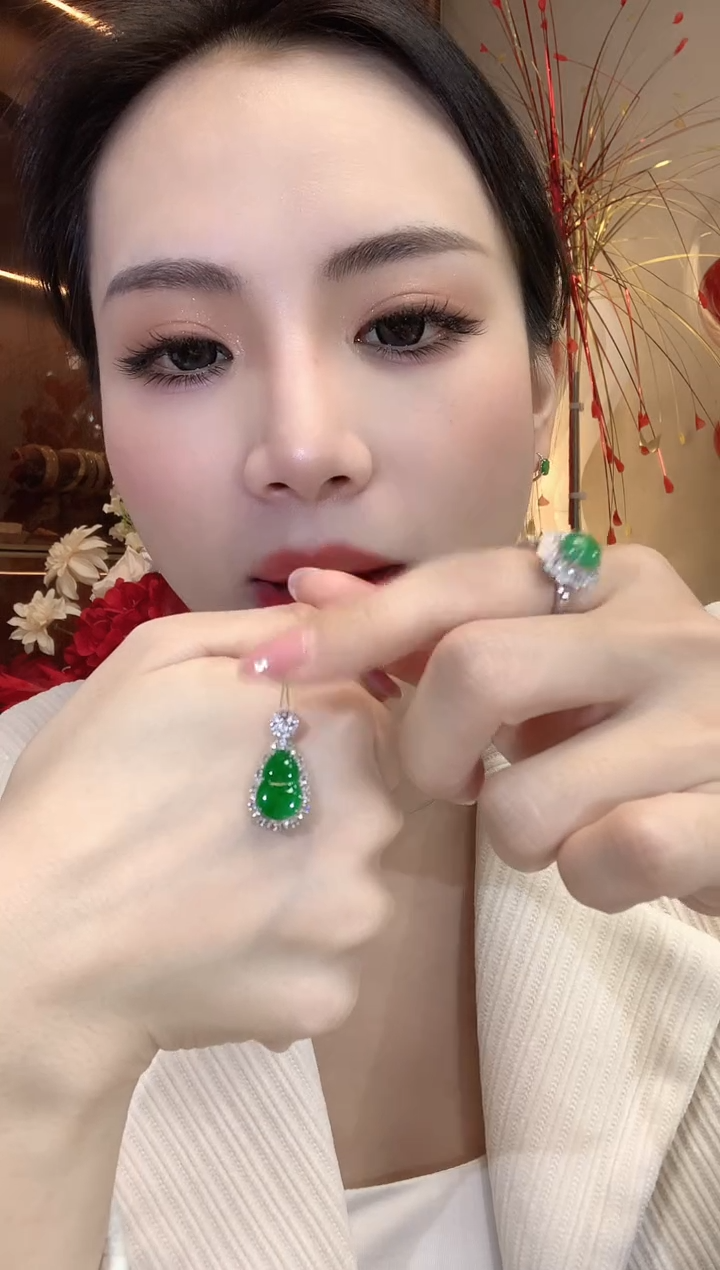 【闪购商品】翡翠吊坠(不含链)18K金镶嵌A18 多样性发货一件