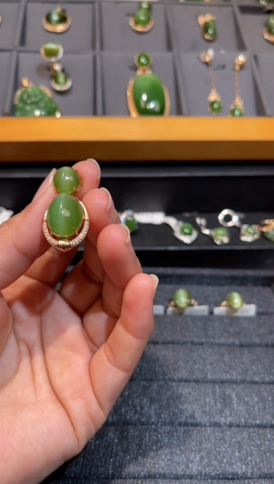 【闪购商品】和田玉碧玉猫眼吊坠18K金镶嵌多样性发一