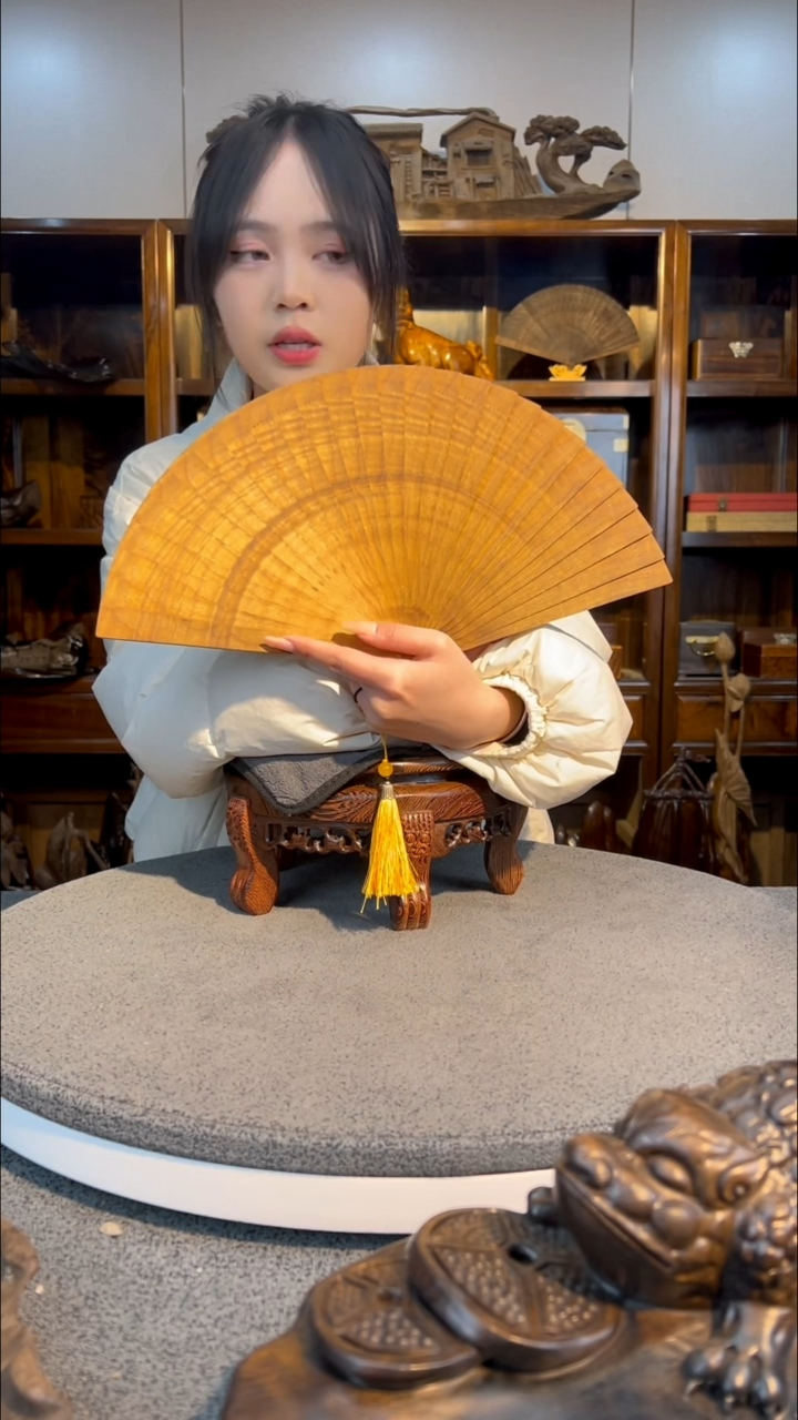 【闪购商品】金丝楠木雕 满花扇子1