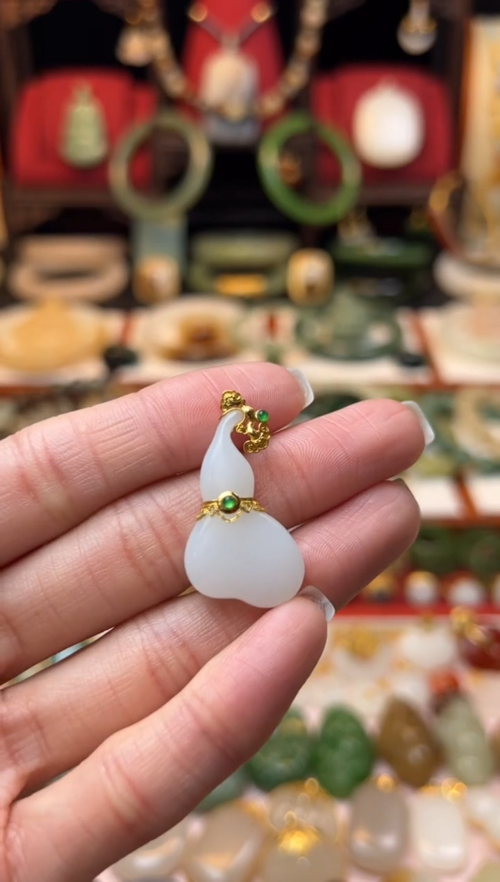 【闪购商品】和田玉挂件18K金镶嵌1