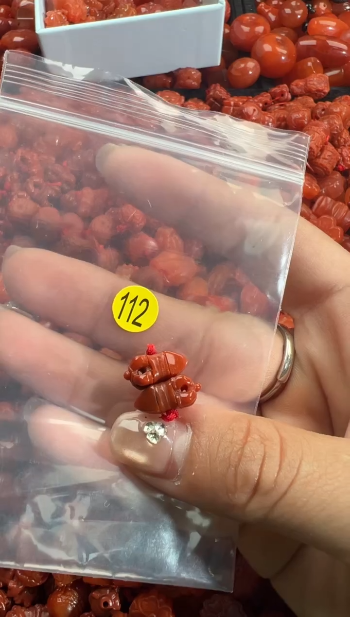 南红玛瑙未镶嵌颈饰1