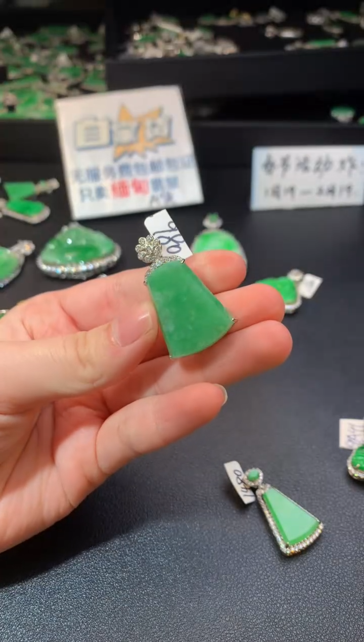 【闪购商品】翡翠颈饰银S925镶嵌翡翠