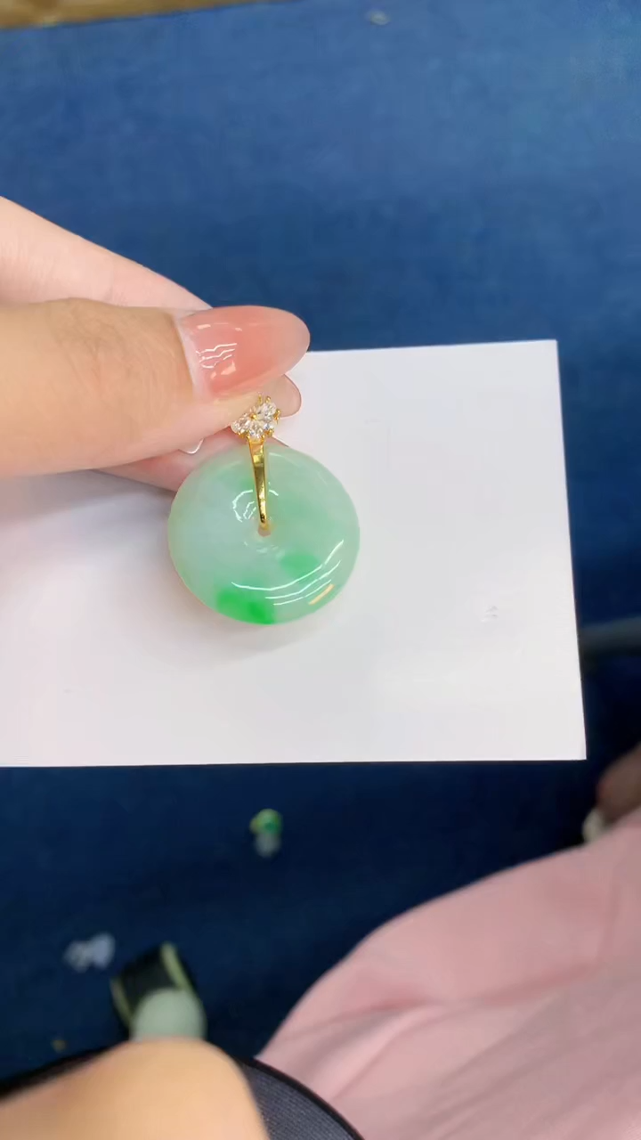 翡翠未镶嵌颈饰           1