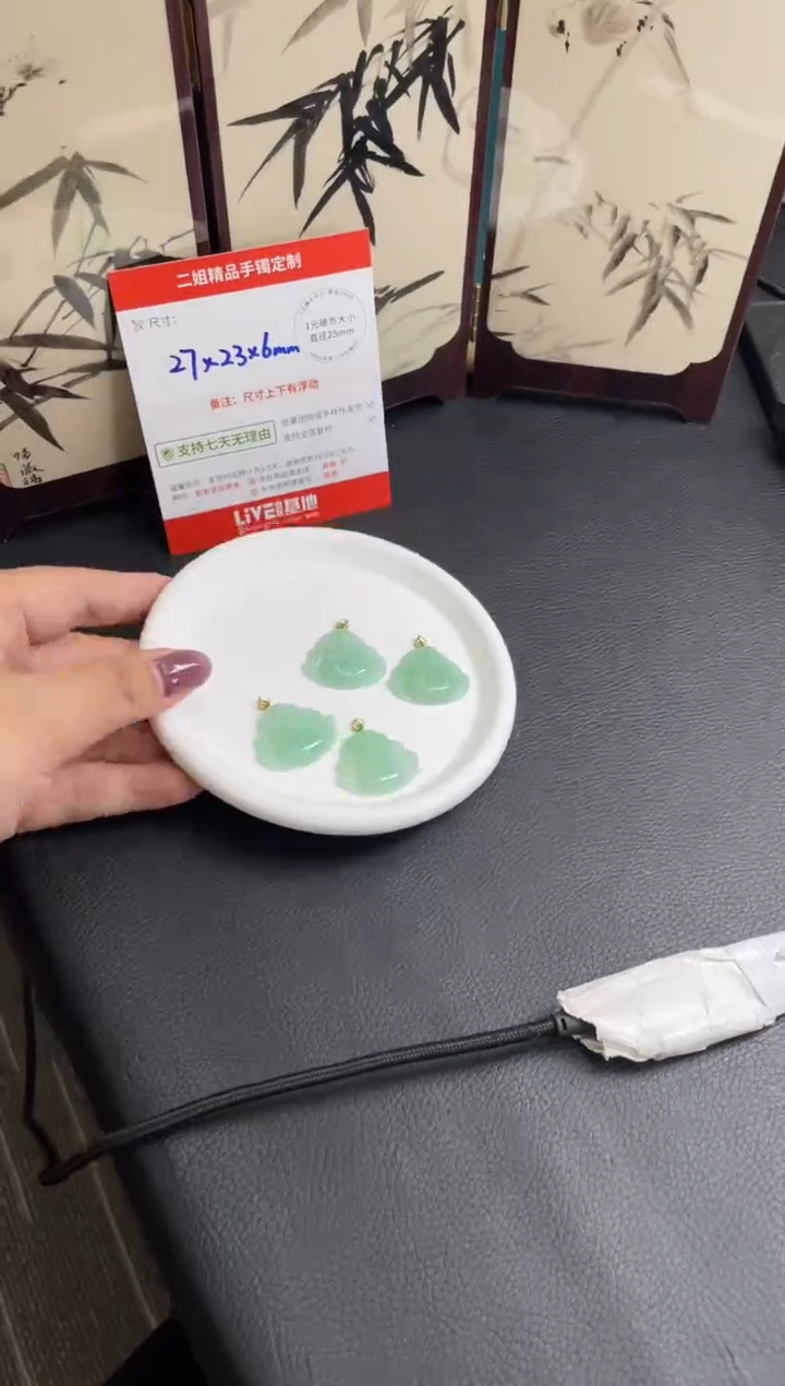 颈饰18K金镶嵌翡翠翡翠【绿】佛公FL8多样性发其一CP配绳