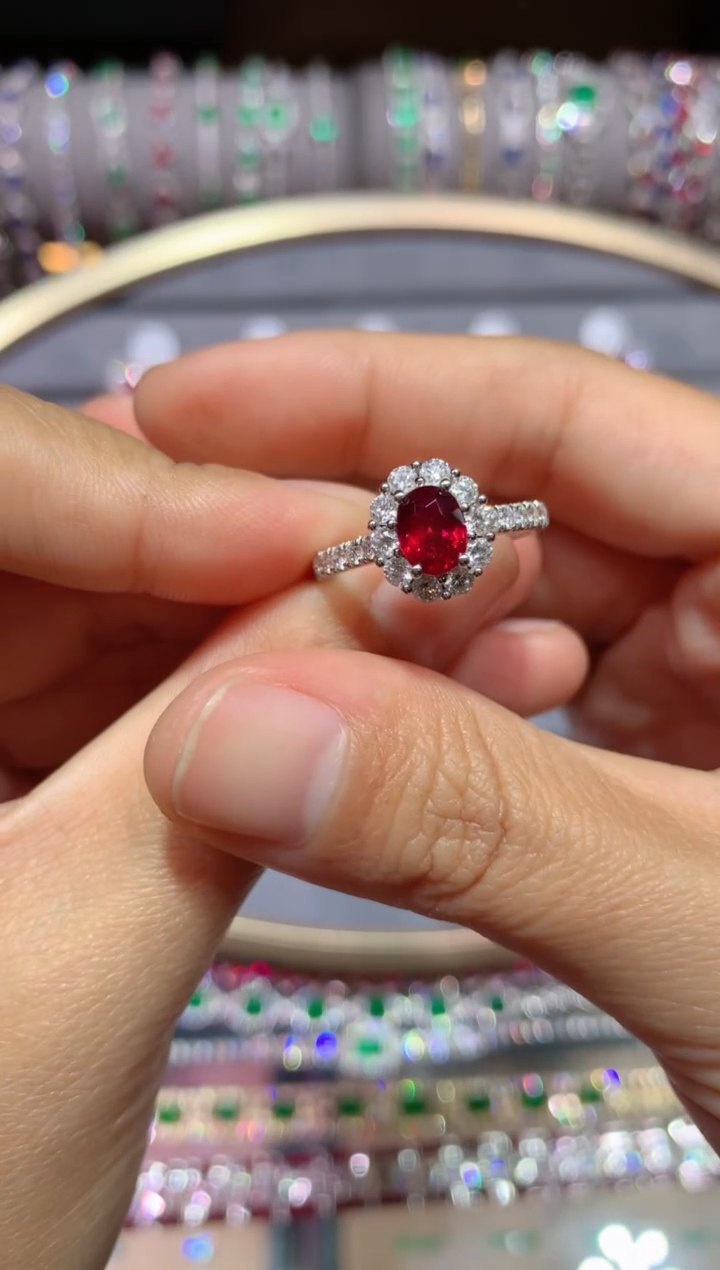 【闪购商品】红宝石戒指18K金镶嵌1.07CT 无烧鸽血红