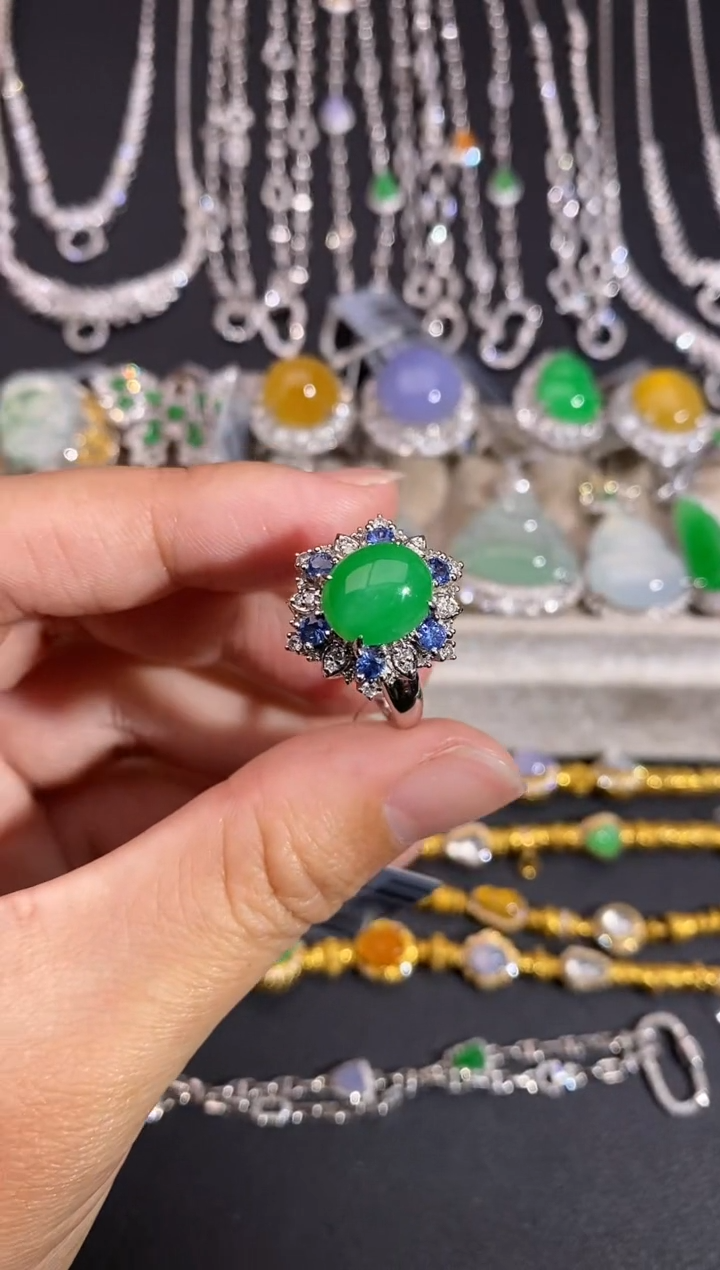 颈饰18K金镶嵌翡翠戒指