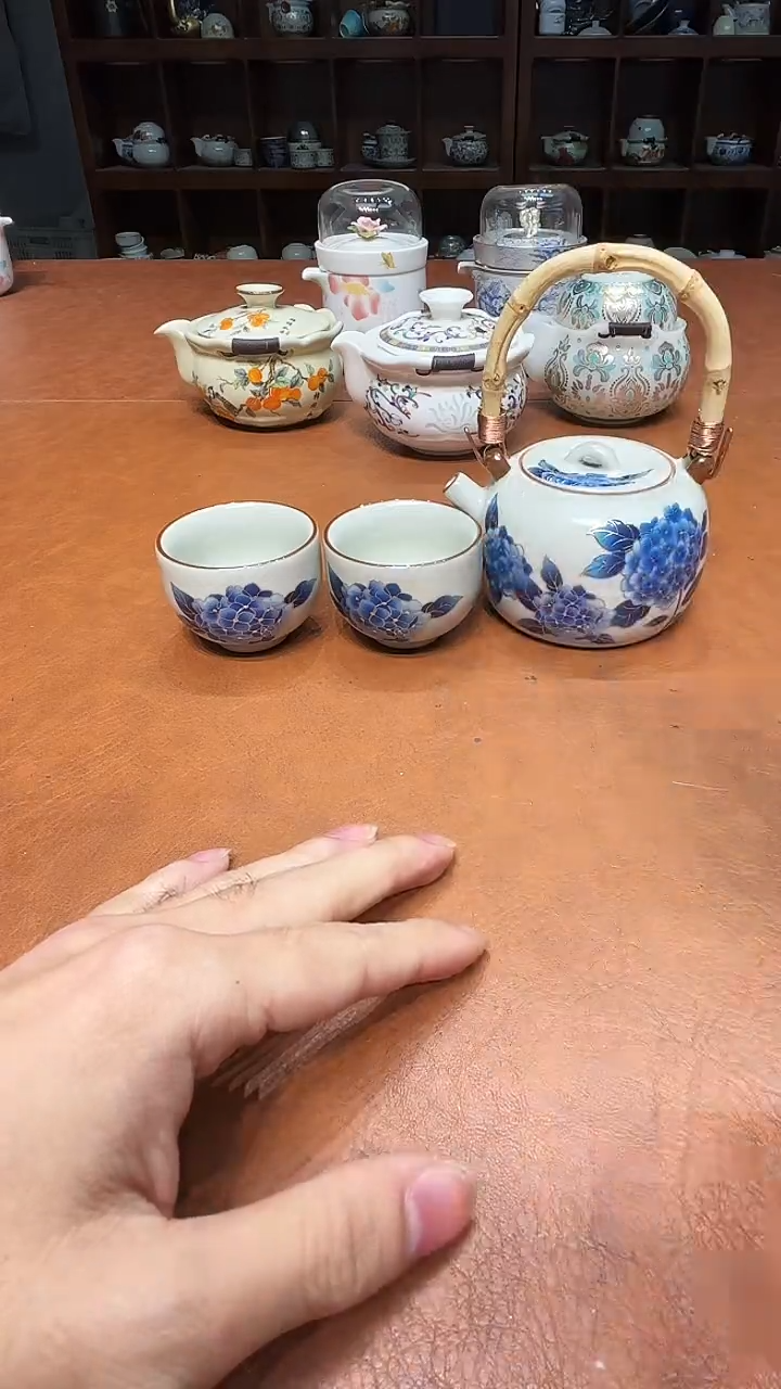 绣球花提梁高雅艺术瓷简单清