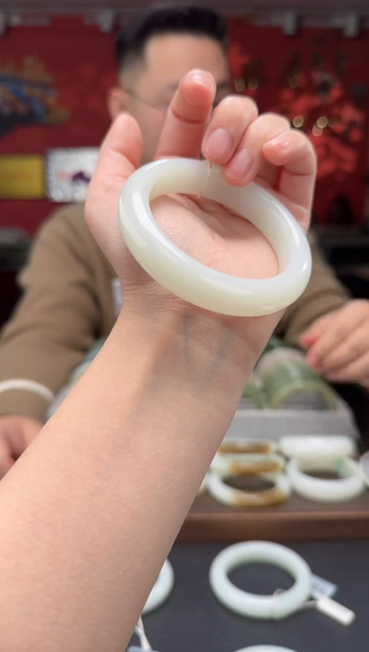 【闪购商品】和田玉.未镶嵌白玉正装镯54+