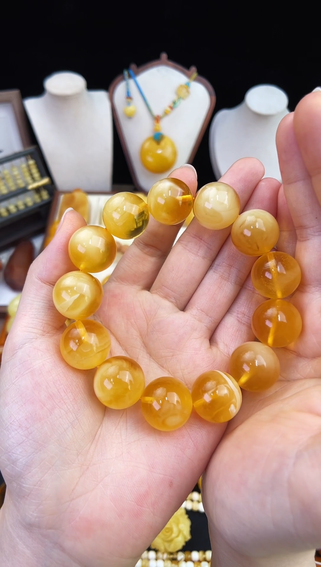 琥珀未镶嵌珠宝奇石是****?柒月