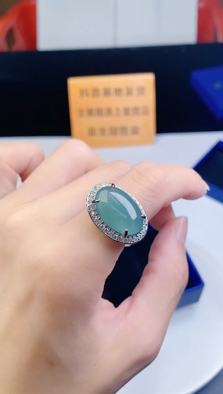 颈饰未镶嵌翡翠  