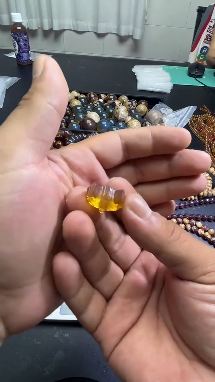 未镶嵌琥珀裸石63
