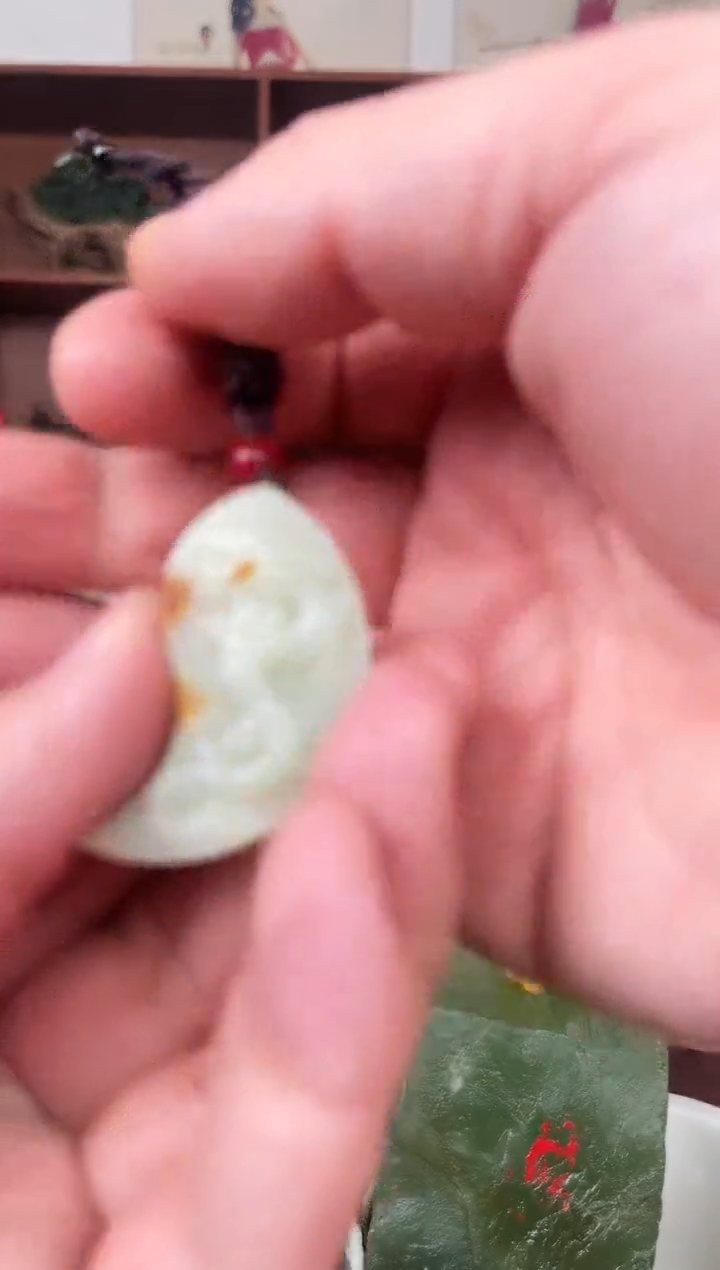 未镶嵌蛇纹石玉颈饰·