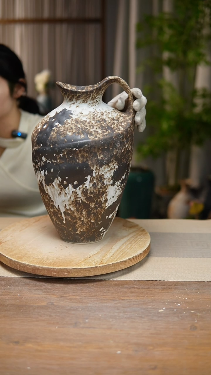 【闪购商品】陶瓷花器诧寂黑奶壶