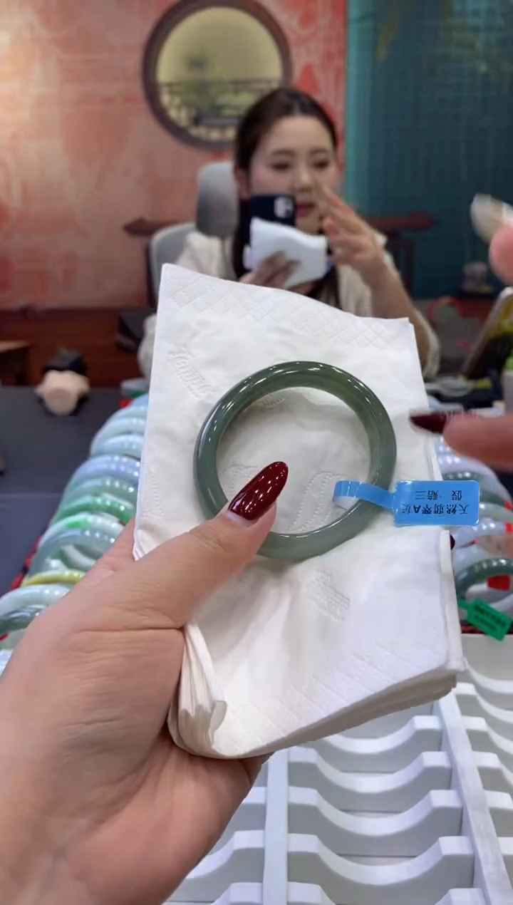 【闪购商品】翡翠手镯未镶嵌多人005241