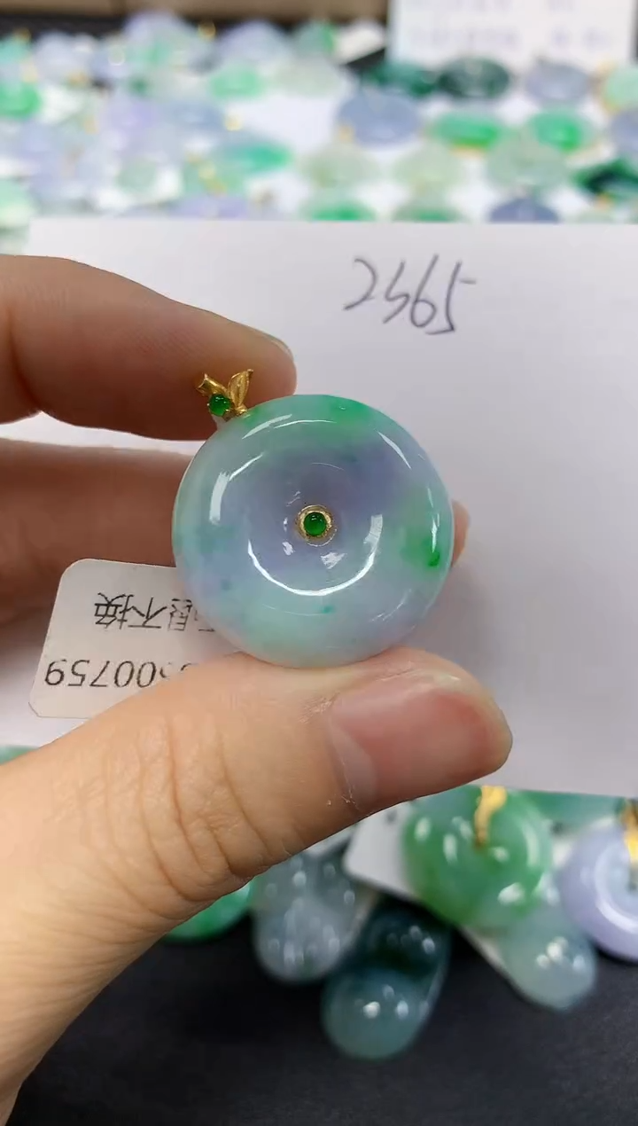 翡翠18K金镶嵌颈饰天然缅甸翡翠A货