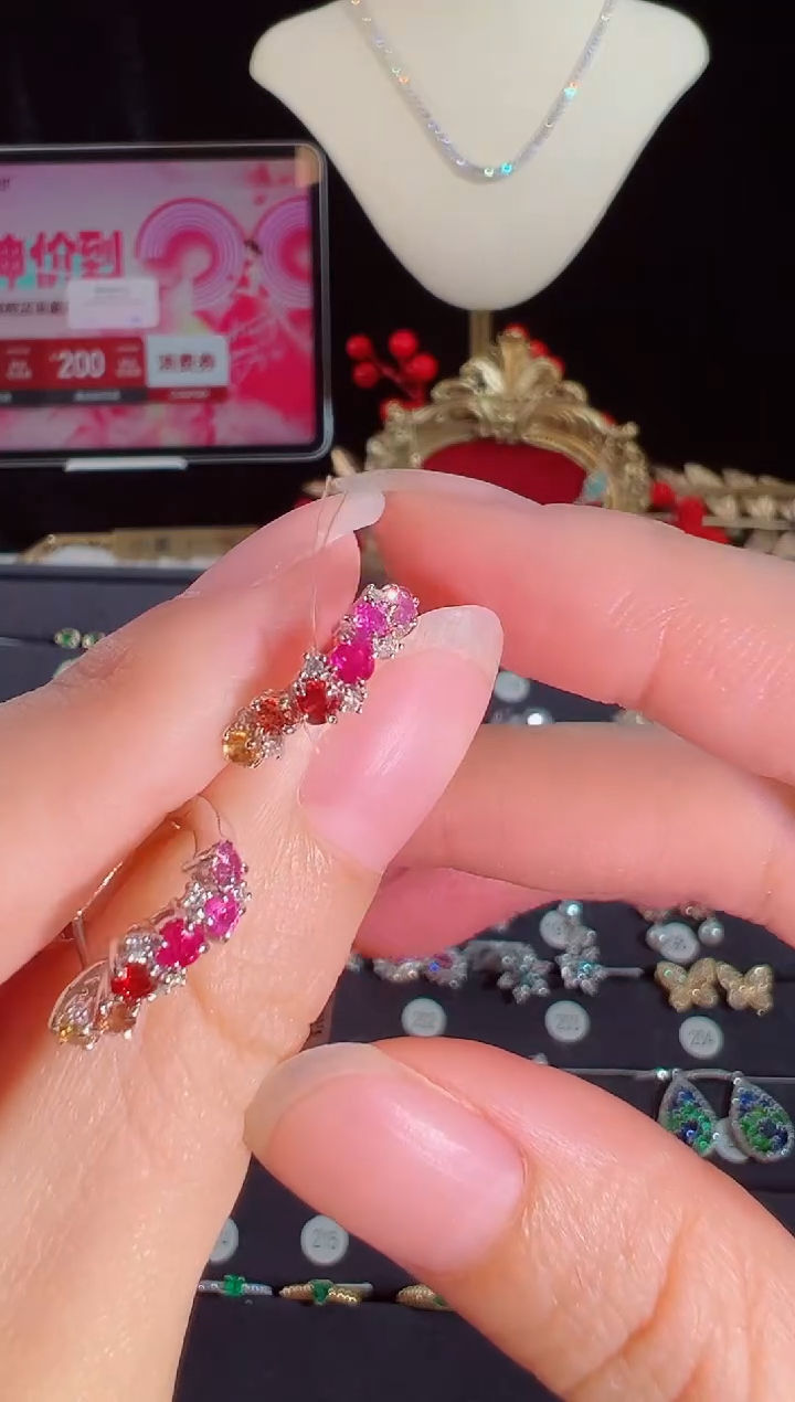 【闪购商品】彩色蓝宝石耳饰18K金镶嵌耳饰