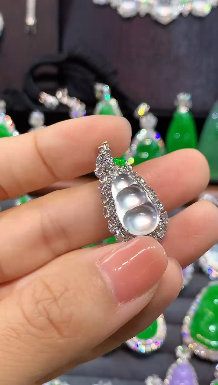 吊坠(不含链)18K金镶嵌翡翠豆子