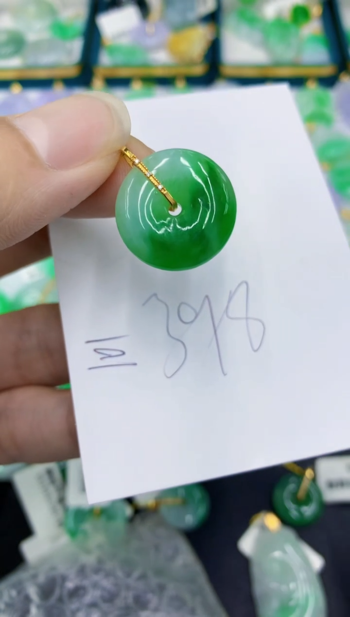 翡翠18K金镶嵌颈饰1111111111