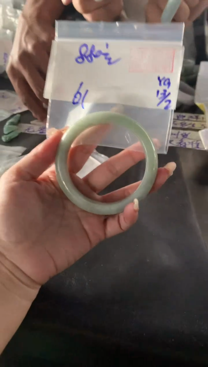 【闪购商品】定制翡翠未镶嵌手镯61#880元毛货需精细抛光