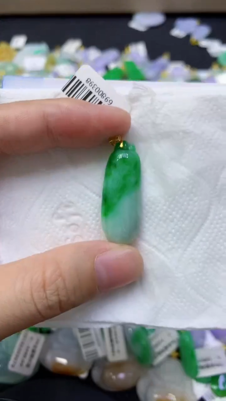 颈饰18K金镶嵌翡翠天然缅甸翡翠A货