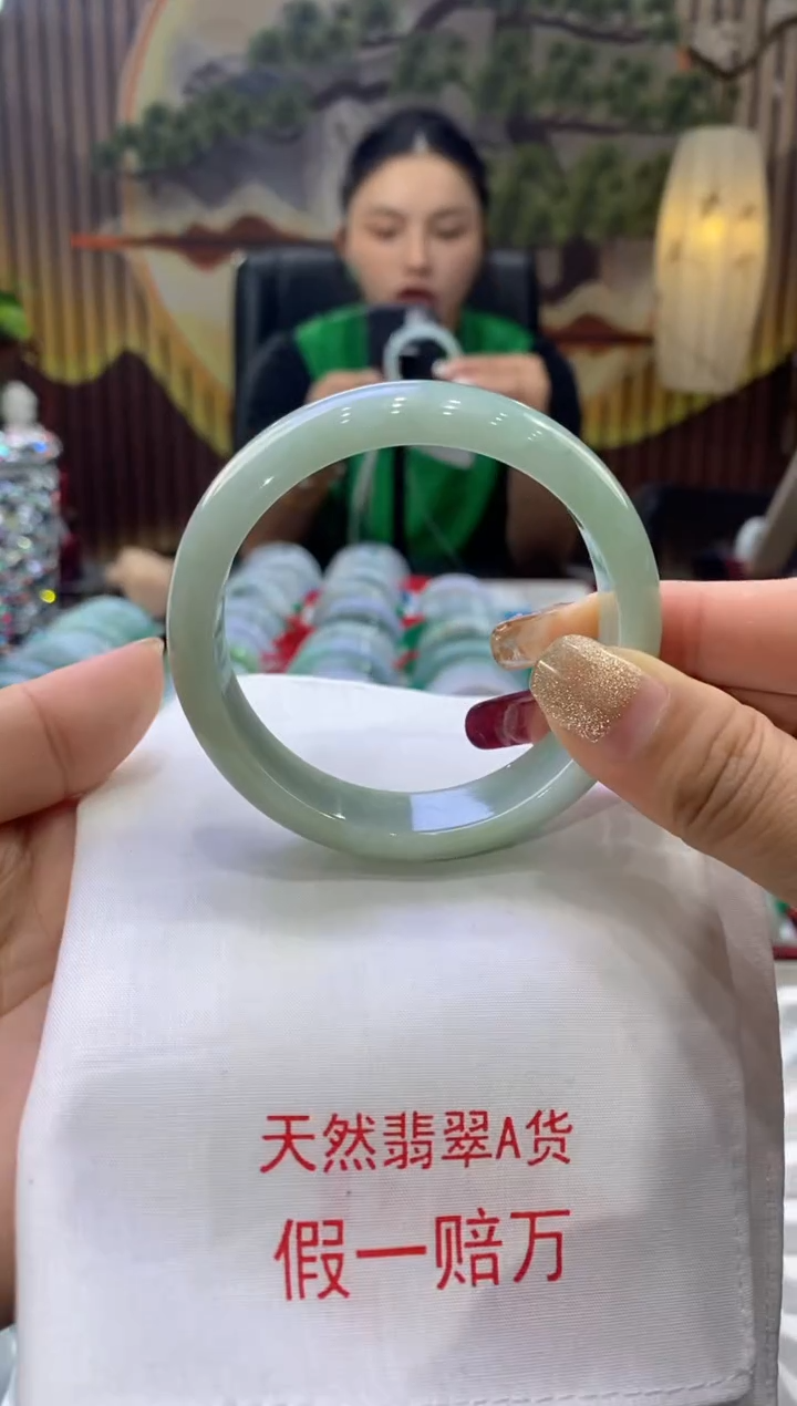 【闪购商品】翡翠未镶嵌手镯多人06415