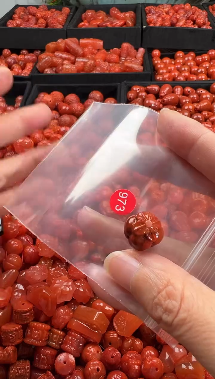 颈饰未镶嵌南红玛瑙1