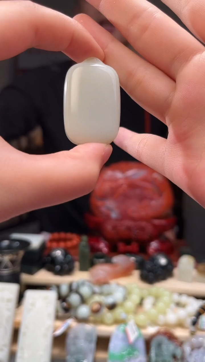 颈饰未镶嵌和田玉吊坠