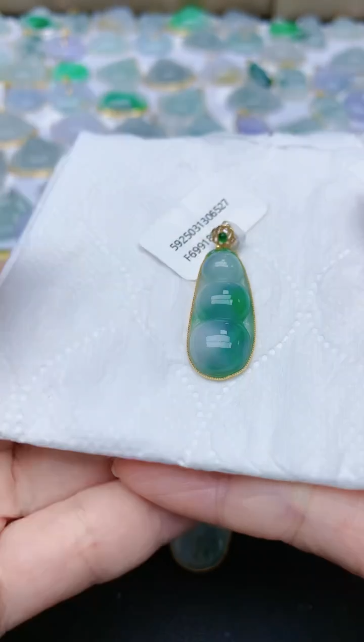翡翠18K金镶嵌颈饰天然缅甸A货翡翠