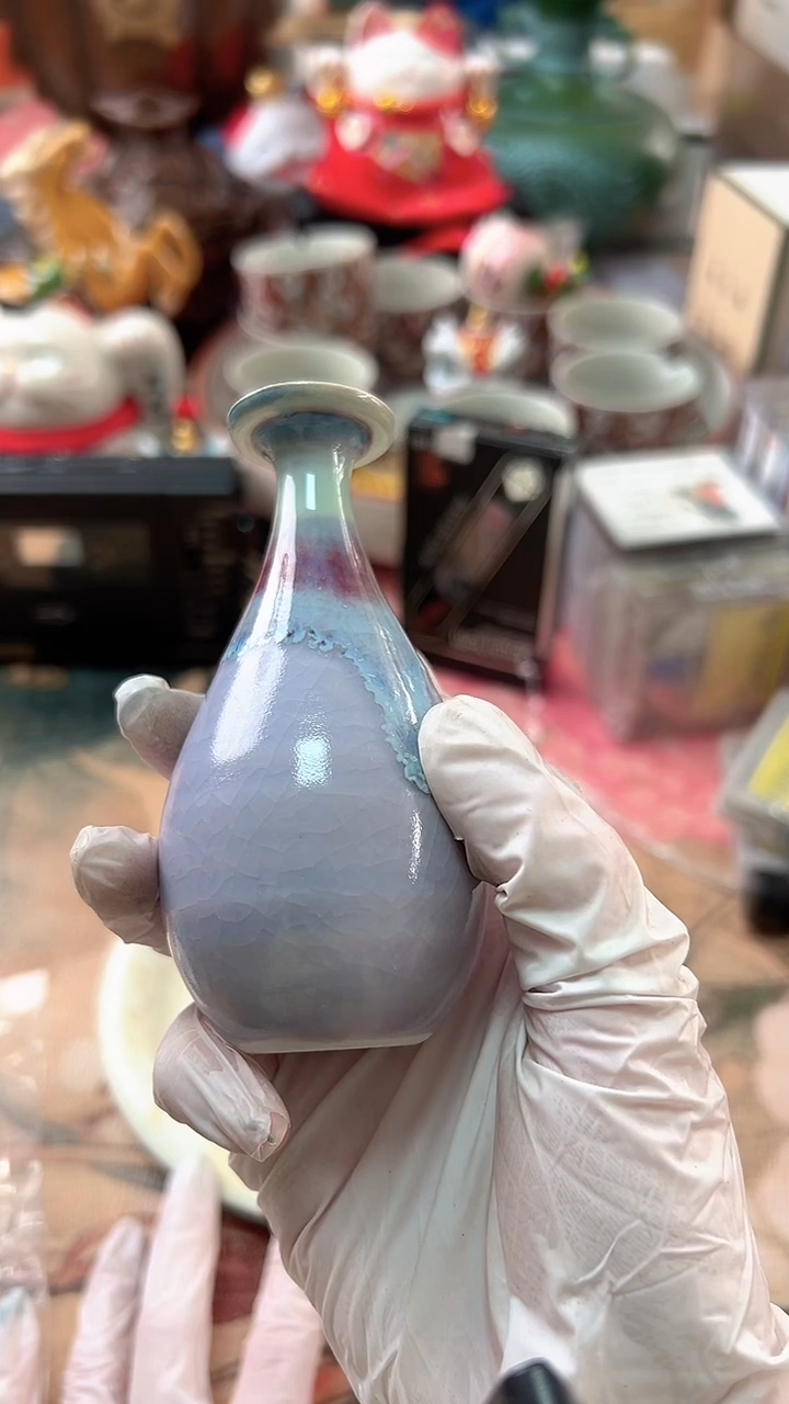 瓷白釉花瓶造型瓷器