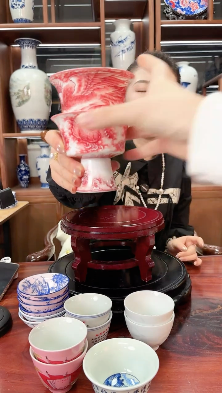 A115景德镇釉里红高足杯两只