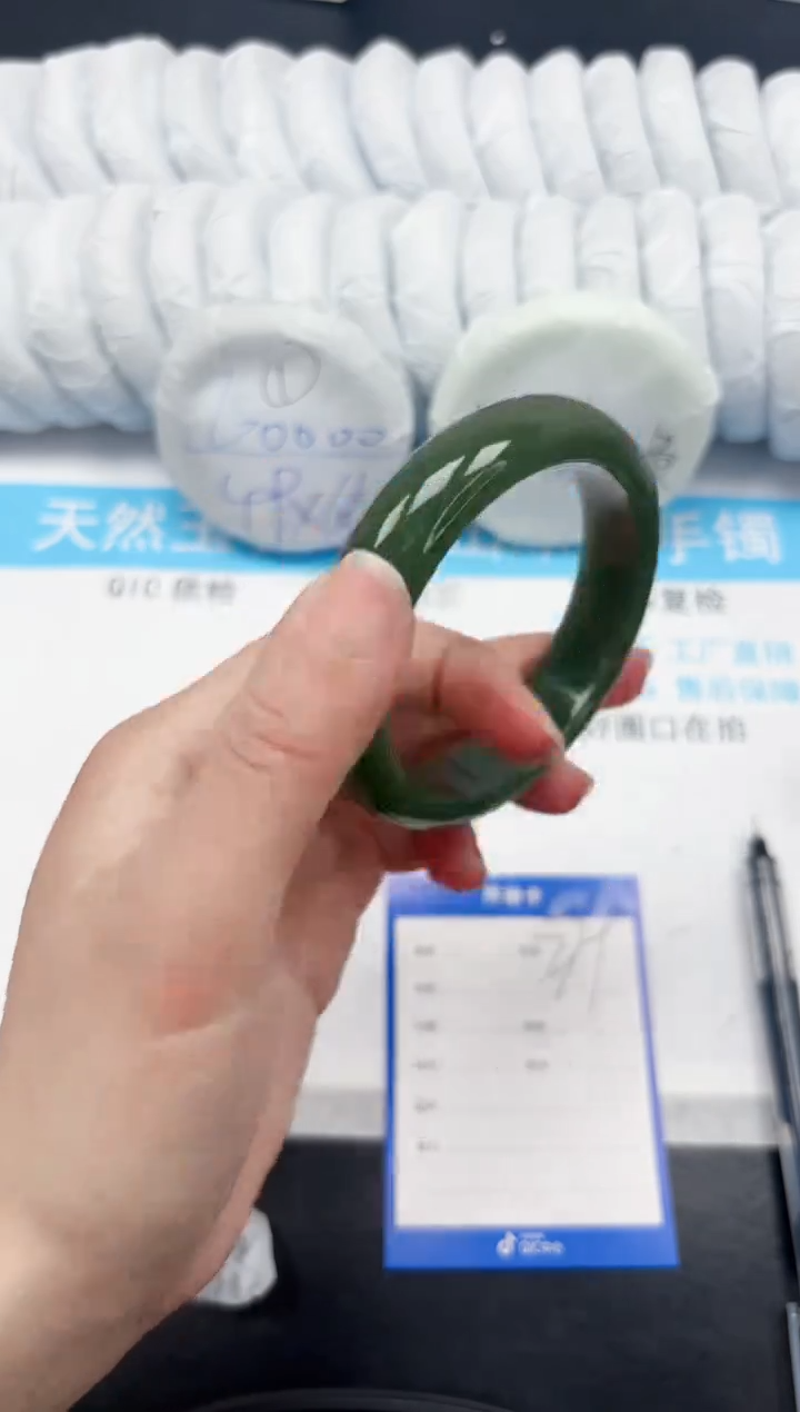 【闪购商品】石英质玉手镯未镶嵌279-56