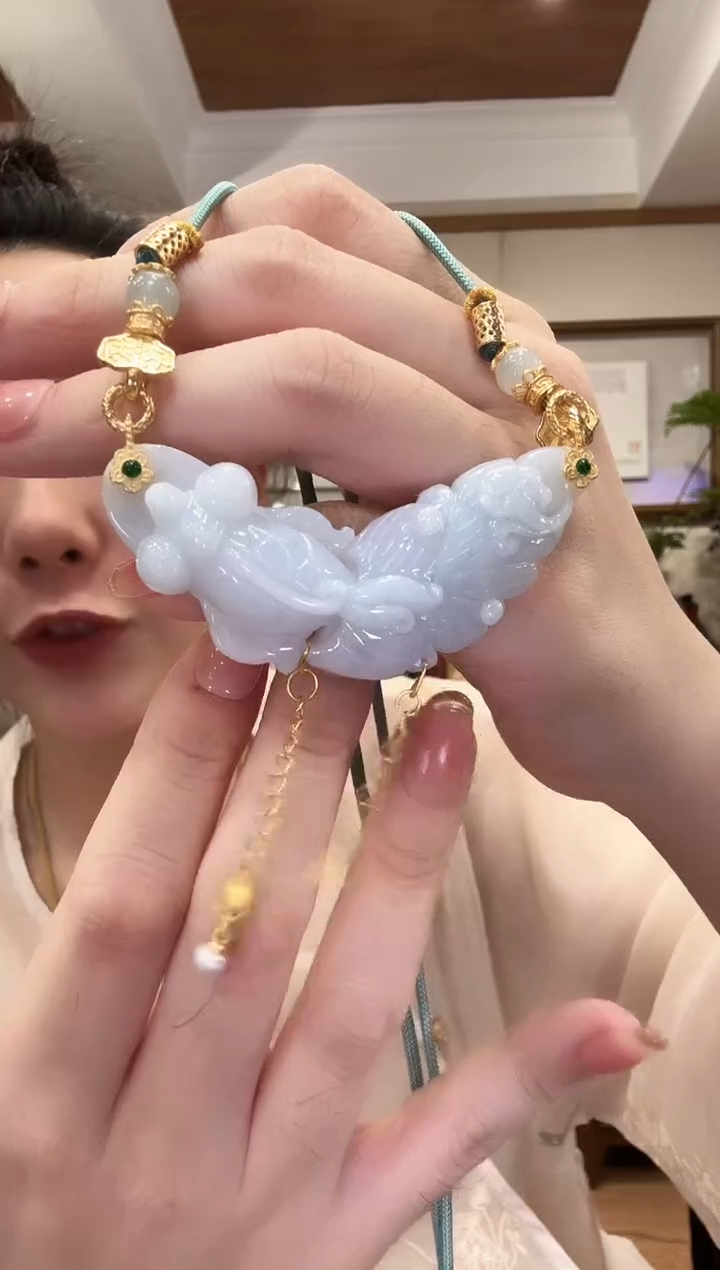 翡翠未镶嵌颈饰国风