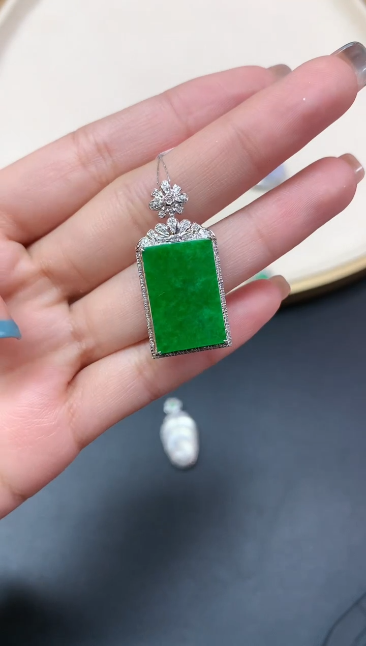 【闪购商品】翡翠吊坠(不含链)18K金镶嵌吊坠A180|7980