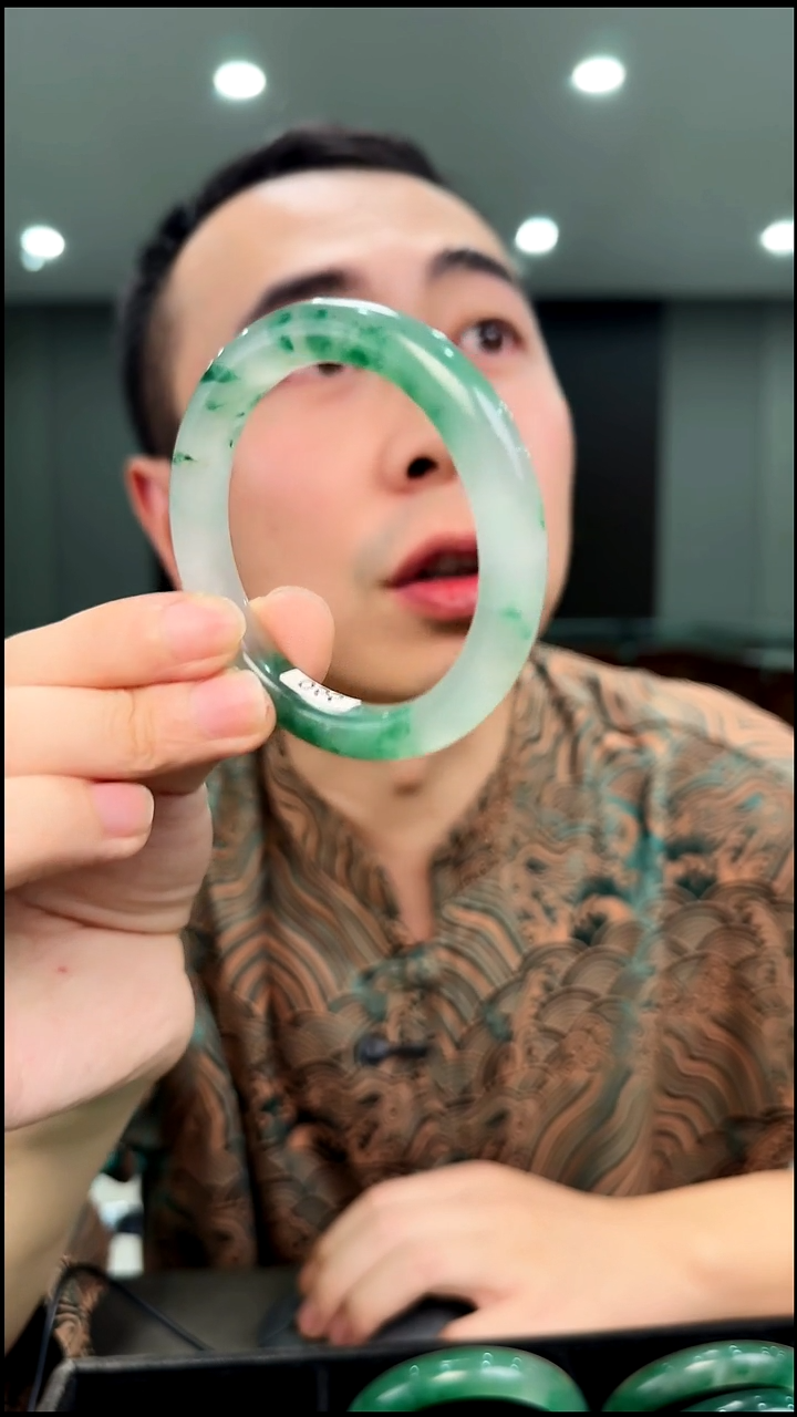 吊坠(赠链)未镶嵌石英质玉54.6