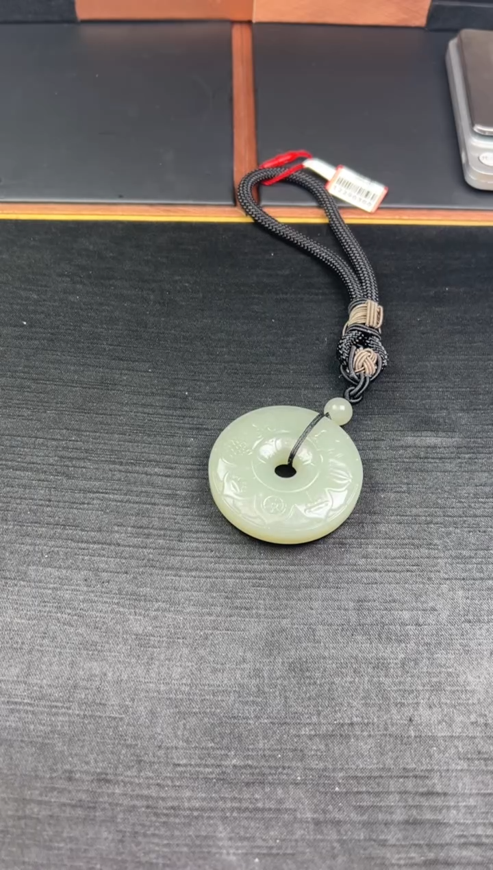 【闪购商品】和田玉把件未镶嵌且末微色差近矿