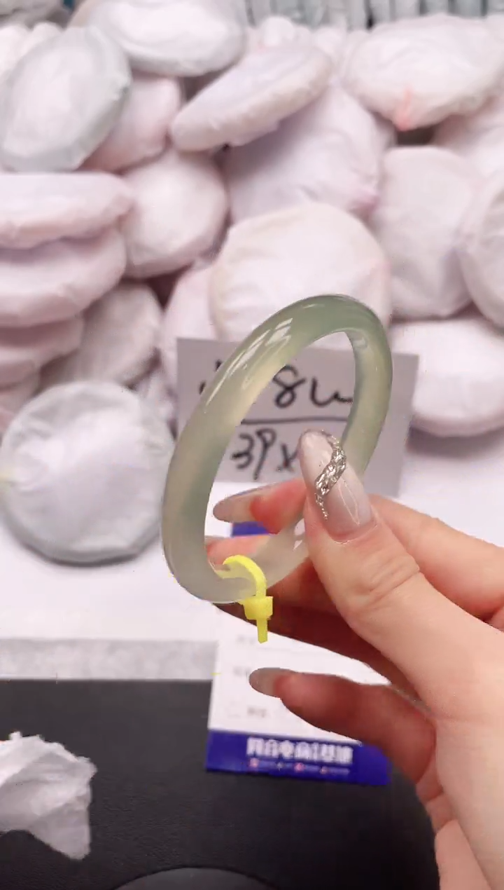 【闪购商品】石英质玉手镯未镶嵌10K217-53