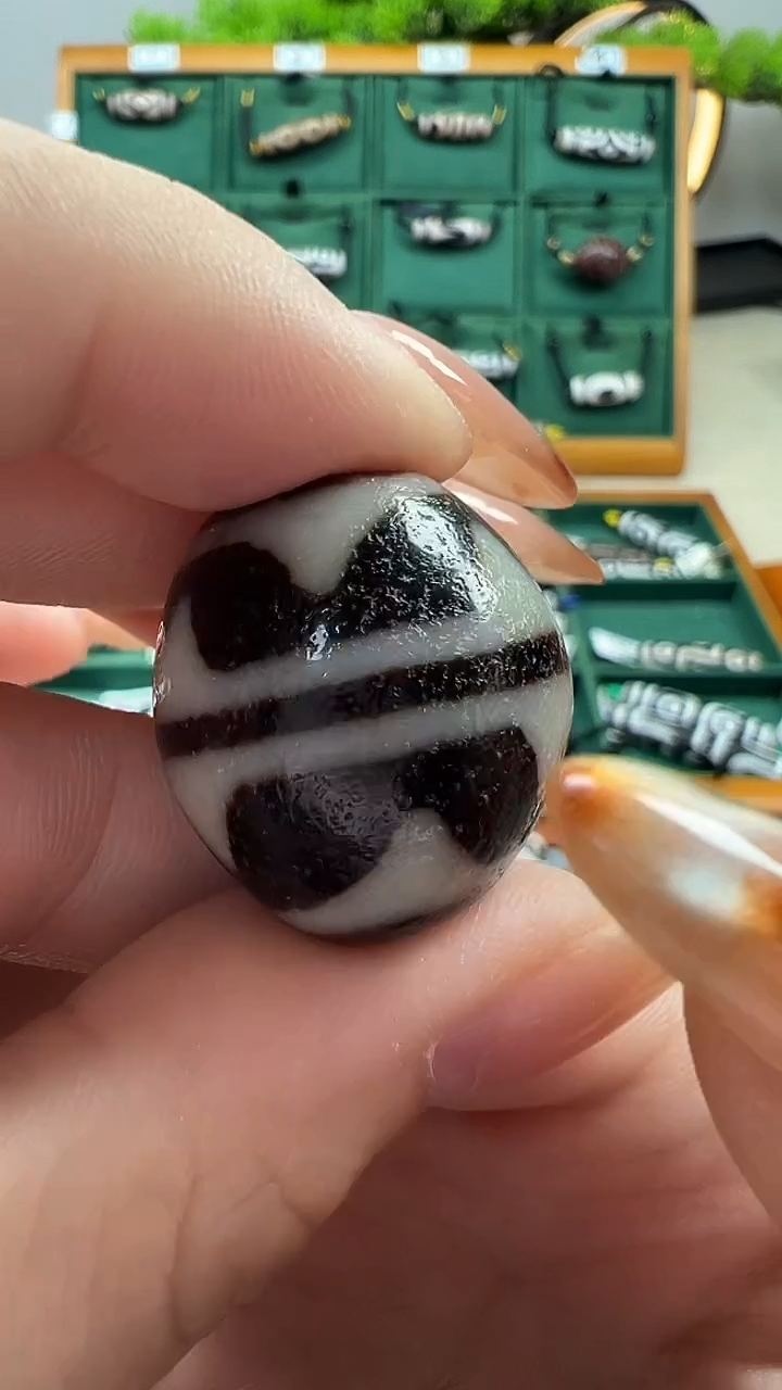 玛瑙/玉髓（覆膜）颈饰未镶嵌d****n9（微瑕随机发货）