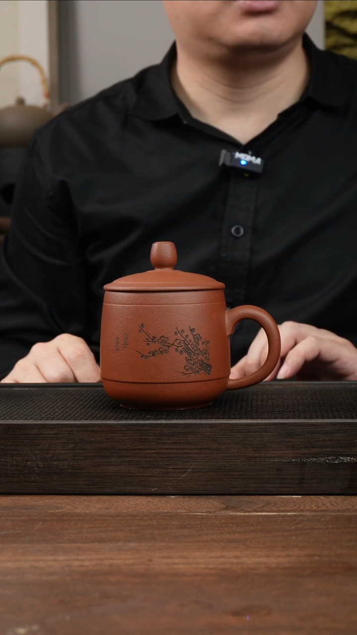 茶杯紫砂红清水梅花刻绘  盖杯 ！  