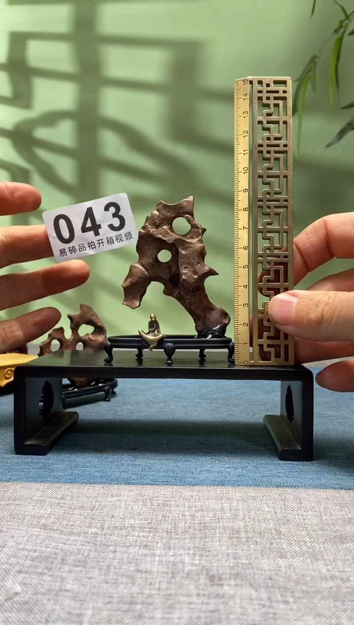 【闪购商品】树脂制品底座 石头是青州玲珑石043号