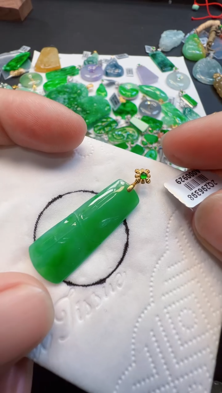 【闪购商品】翡翠吊坠(不含链)18K金镶嵌2980